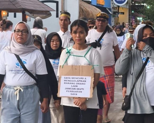 Viral! Pencuri Sepeda Listrik Diarak Keliling Gili Trawangan