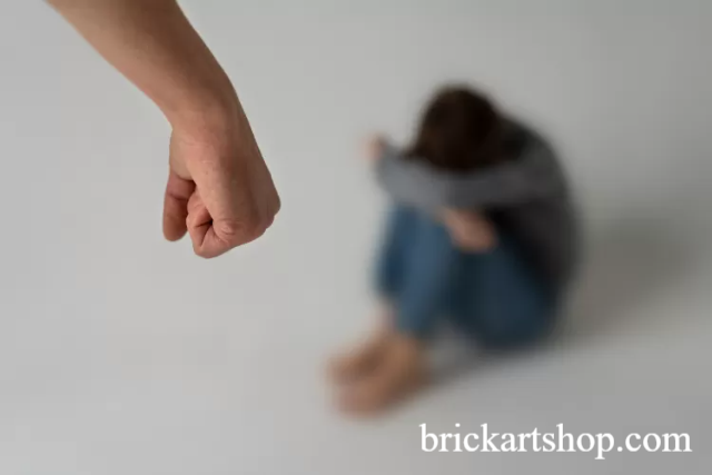 Pria Aniaya Orang Tua di Bandung Barat Pakai Pacul dan Linggis
